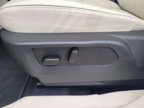 Used 2023 Buick Envision Essence AWD/4WD image 17