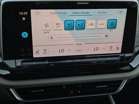 Used 2025 Volkswagen Atlas SE FWD image 17