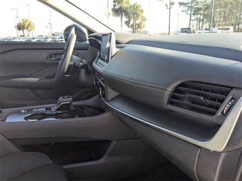 Used 2024 Nissan Rogue S image 38