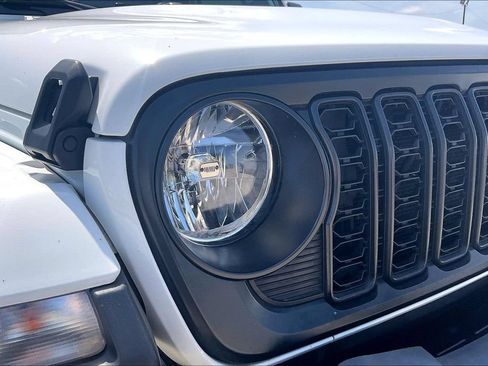 Used 2025 Jeep Gladiator Sport AWD/4WD image 31