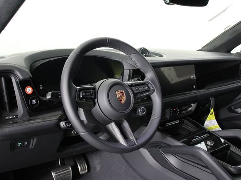 New 2026 Porsche Cayenne GTS image 4