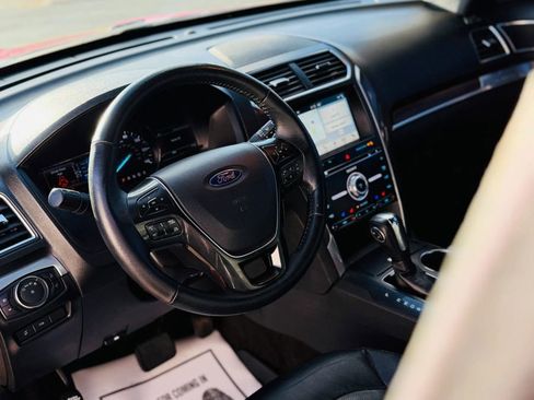 Used 2018 Ford Explorer Limited w/ Equipment Group 301A image 10
