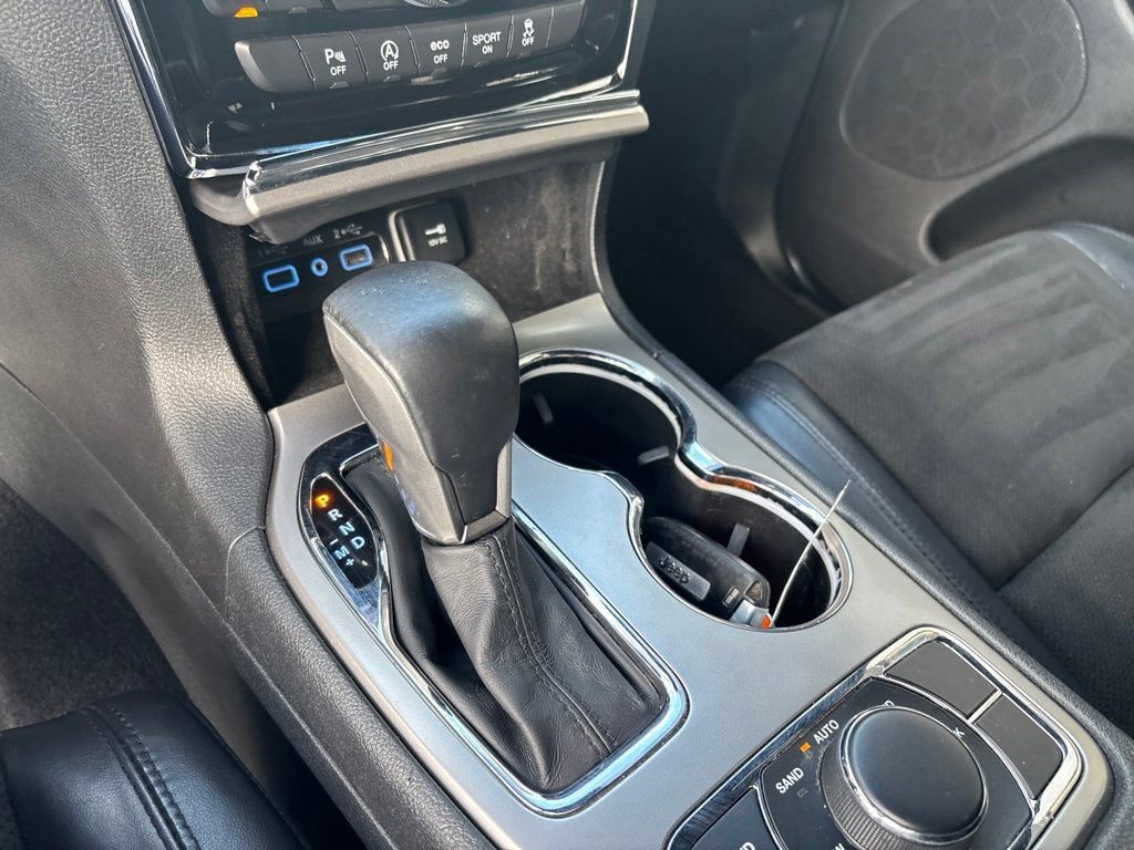 Used 2019 Jeep Grand Cherokee Altitude AWD/4WD image 10
