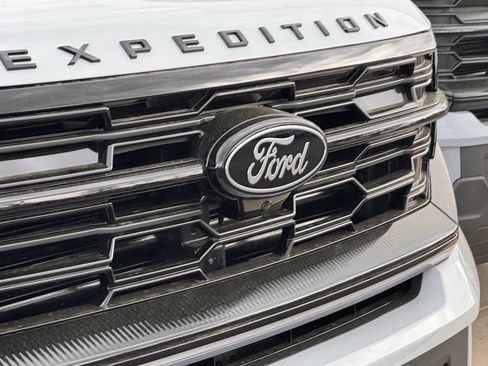 New 2026 Ford Expedition Platinum image 5