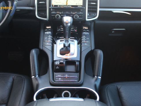 Used 2014 Porsche Cayenne Platinum Edition image 24