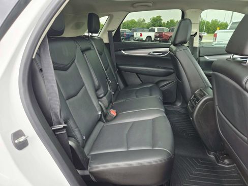 Used 2018 Cadillac XT5 Luxury w/ Driver Awareness Package AWD/4WD image 16