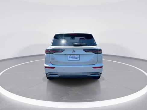 Used 2025 Mitsubishi Outlander AWD image 8