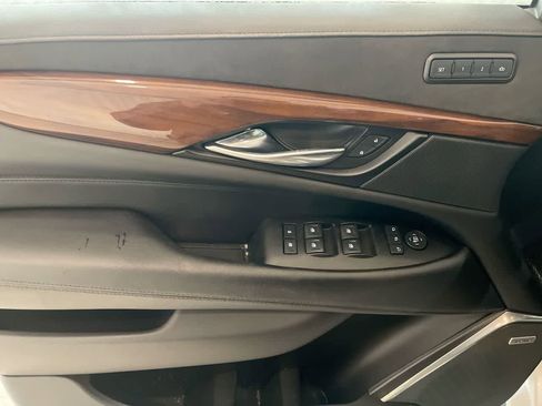 Used 2020 Cadillac Escalade Luxury image 13