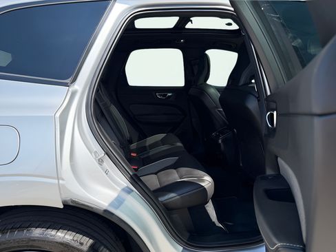 Used 2020 Volvo XC60 T5 R-Design FWD image 27