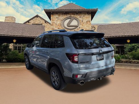 Used 2024 Honda Passport TrailSport image 3