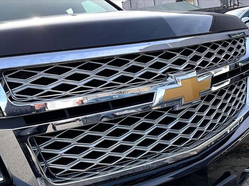 Used 2019 Chevrolet Suburban LT w/ LT Signature Package image 33