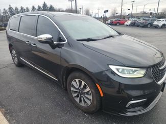 Used 2022 Chrysler Pacifica Limited video 1