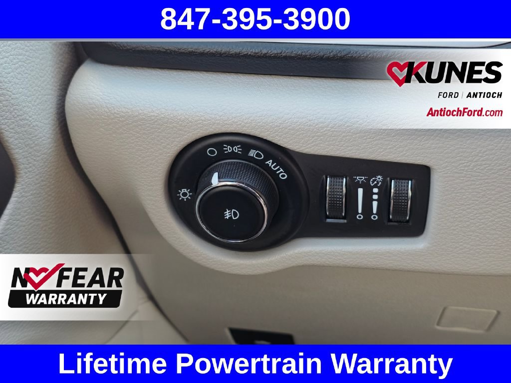 Used 2023 Chrysler Pacifica Touring-L FWD image 36