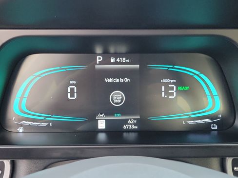 Used 2025 Hyundai Elantra Hybrid FWD image 11