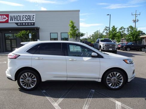 Used 2020 Ford Edge Titanium w/ Equipment Group 301A AWD/4WD image 3