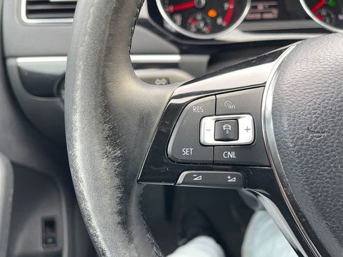 Used 2017 Volkswagen Jetta SEL FWD image 25