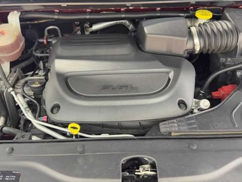 Used 2022 Chrysler Voyager LX FWD image 38