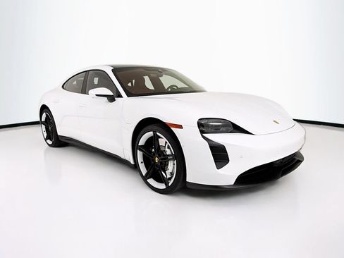 Certified 2022 Porsche Taycan GTS AWD/4WD image 9