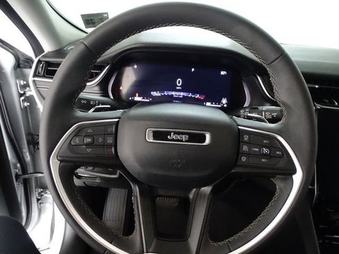 Certified 2023 Jeep Grand Cherokee Laredo X AWD/4WD image 6