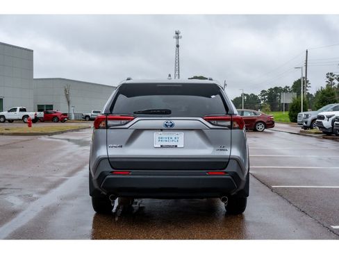 Used 2022 Toyota RAV4 LE image 6