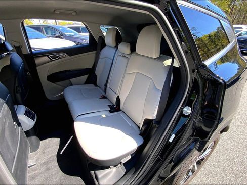 Used 2023 Kia Sportage EX FWD image 27