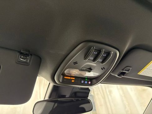 Used 2025 Chevrolet Trax RS w/ Sunroof Package FWD image 30