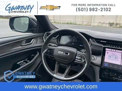 Used 2023 Jeep Grand Cherokee Overland w/ Luxury Tech Group IV AWD/4WD image 25