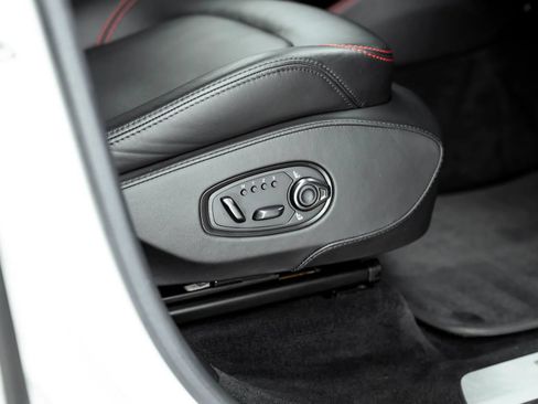 Used 2021 Aston Martin DBX AWD/4WD image 23