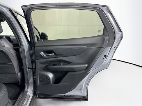 Used 2024 Nissan Ariya AWD image 31