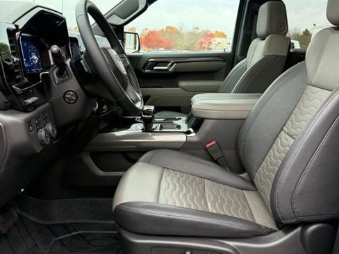 Used 2025 Chevrolet Silverado 1500 ZR2 w/ Technology Package image 15