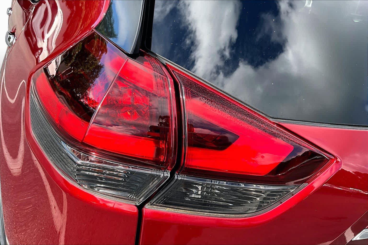 Used 2018 Nissan Rogue SL FWD image 28