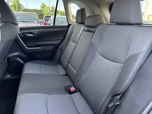 Used 2022 Toyota RAV4 XLE AWD/4WD image 19