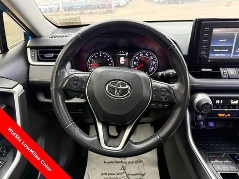 Used 2021 Toyota RAV4 XLE Premium image 14