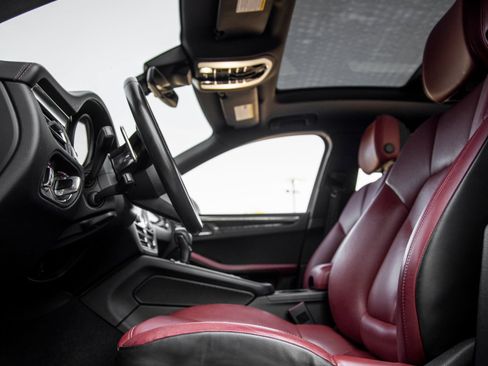 Certified 2022 Porsche Macan S AWD/4WD image 23