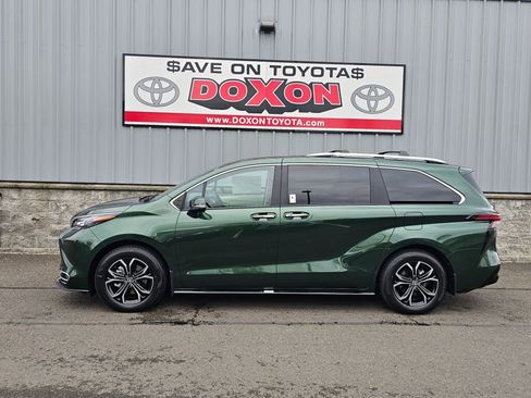 New 2025 Toyota Sienna Platinum image 1