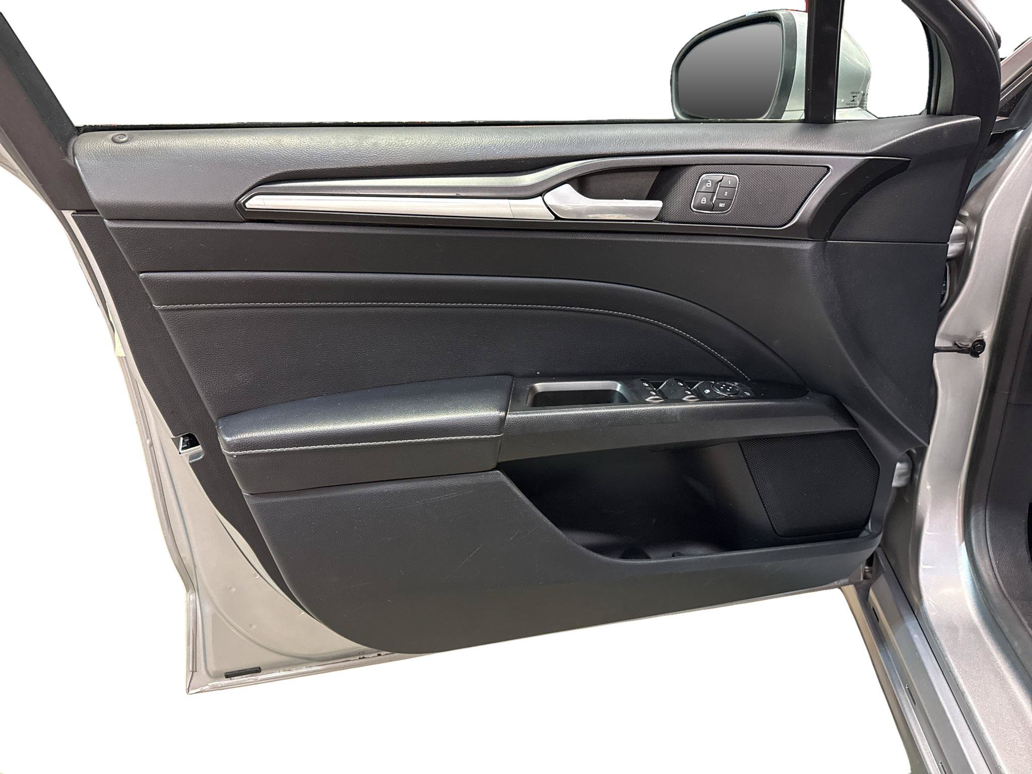 Used 2020 Ford Fusion Titanium FWD image 15