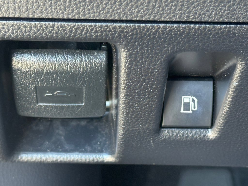 Certified 2022 Toyota Highlander XLE AWD/4WD image 45