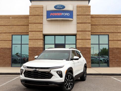 Used 2025 Chevrolet TrailBlazer ACTIV w/ Convenience Package FWD image 2