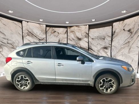 Used 2017 Subaru Crosstrek 2.0i Premium w/ Moonroof Package image 3