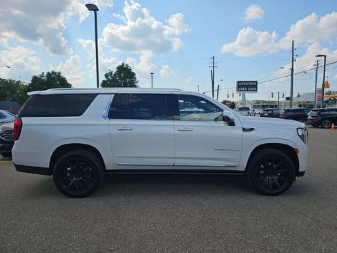 Used 2021 GMC Yukon XL Denali w/ Denali Premium Package AWD/4WD image 2