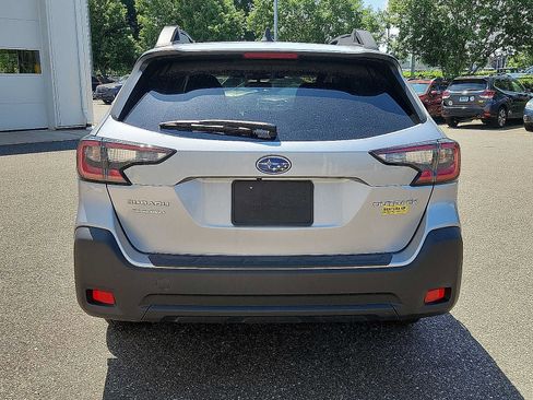Used 2025 Subaru Outback Premium AWD/4WD image 5