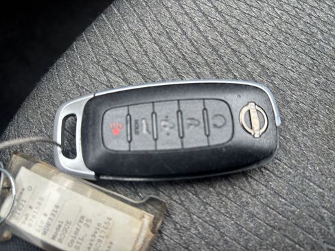 Used 2025 Nissan Rogue SV image 27