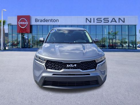 Used 2023 Kia Sorento LX FWD image 2