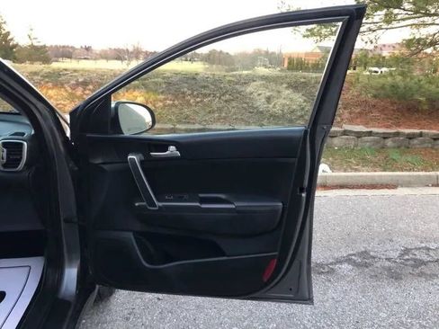 Used 2018 Kia Sportage LX image 29