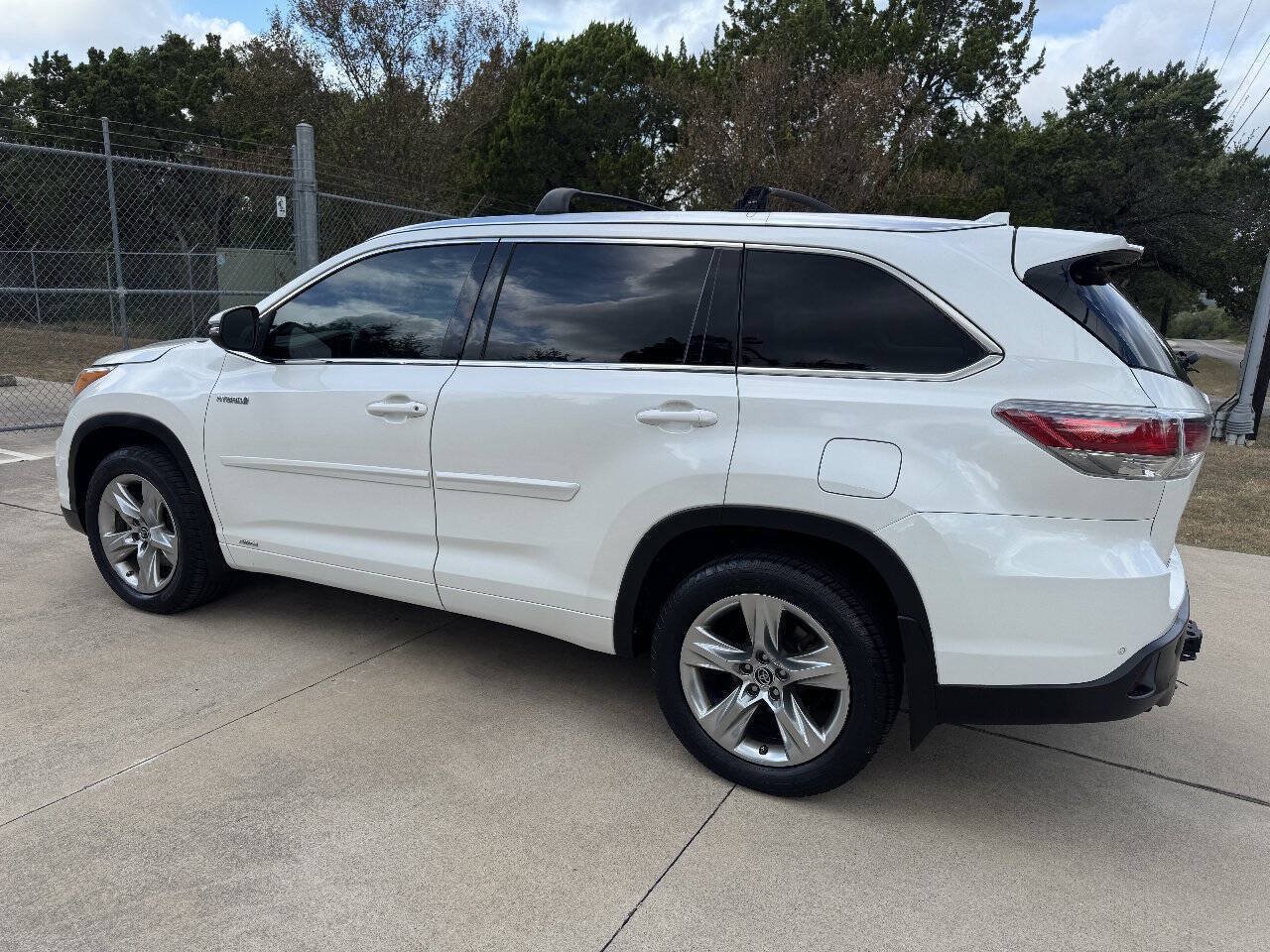 Used 2016 Toyota Highlander Limited Platinum AWD/4WD image 10
