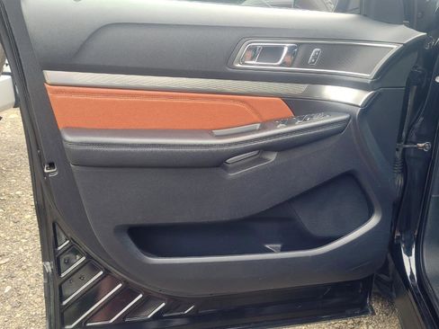 Used 2019 Ford Explorer XLT w/ Equipment Group 202A AWD/4WD image 10