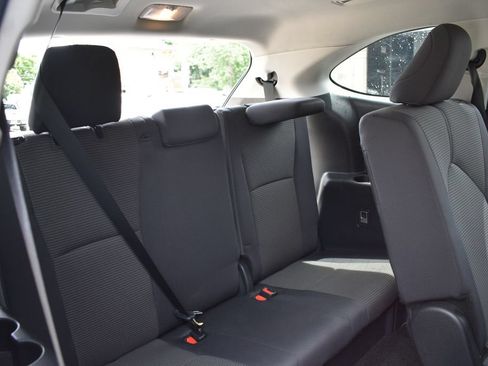 Used 2025 Toyota Highlander LE FWD image 31