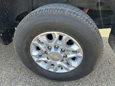 Used 2022 Chevrolet Silverado 2500 LT w/ Convenience Package image 8