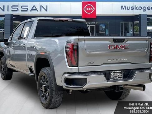 Used 2025 GMC Sierra 2500 AT4 AWD/4WD image 4