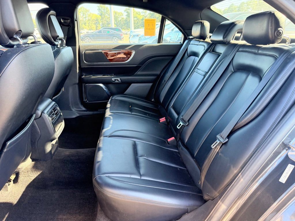 Used 2018 Lincoln Continental Premiere AWD/4WD image 16